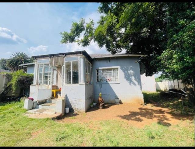 9 BEDROOM HOUSE FOR SALE IN GERMISTON CENTRAL